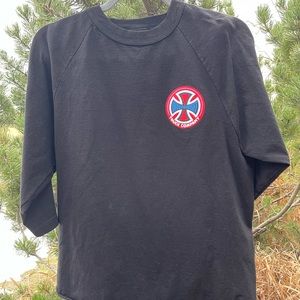 Black independent truck baseball style tee